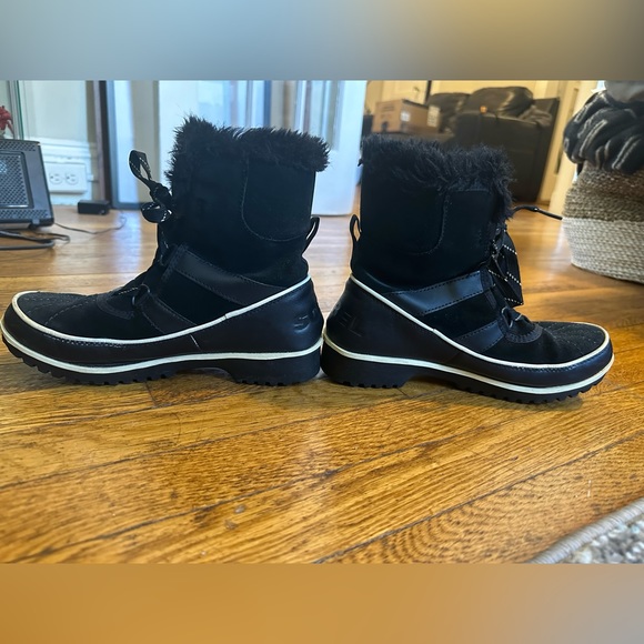 Sorel Tivoli II Women’s Waterproof Suede Snow Boot | Size 7 | Black and white - Picture 4 of 9
